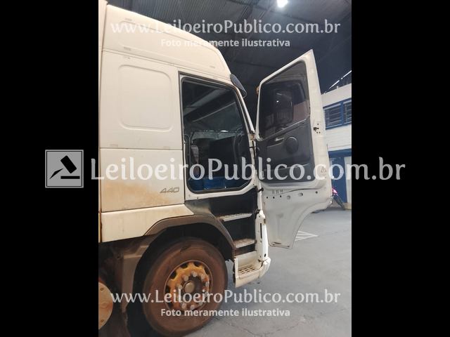 CAMINHÃO TRATOR VOLVO/FH 440 6X2T, ANO 2011 — foto 14 de 20