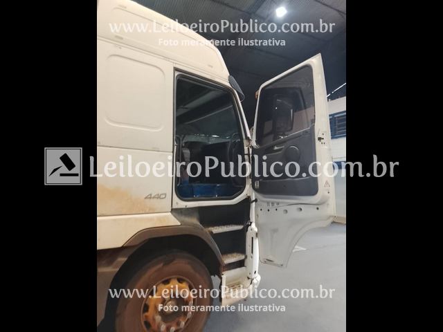 CAMINHÃO TRATOR VOLVO/FH 440 6X2T, ANO 2011 — foto 16 de 20